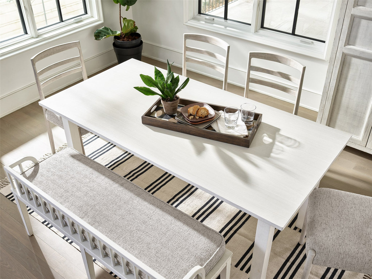 Modern Farm House Finn Dining Bench | Universal - U011B620